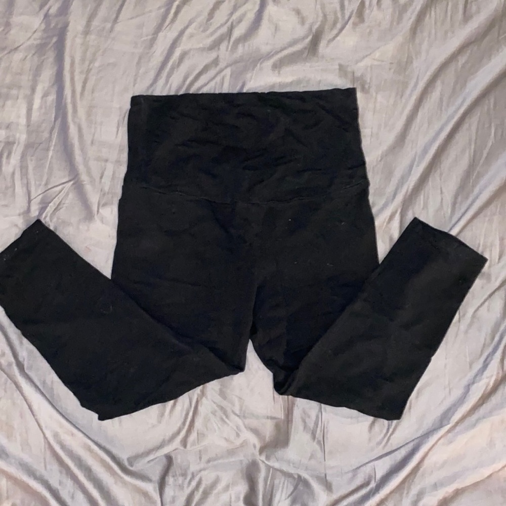 Final sale✨Gap maternity medium black capri leggings